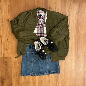 Gap bomber jacket in military green